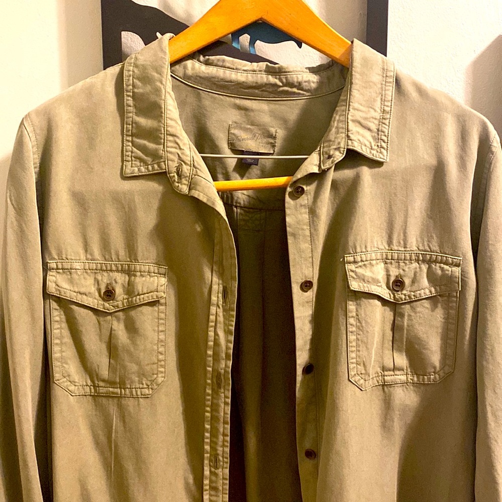 UNIVERSAL THREAD double pocket button up shirt